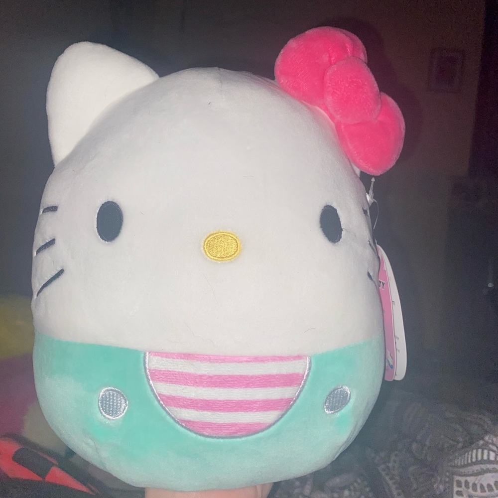 Sanrio Hello Kitty Squishmallow 8”